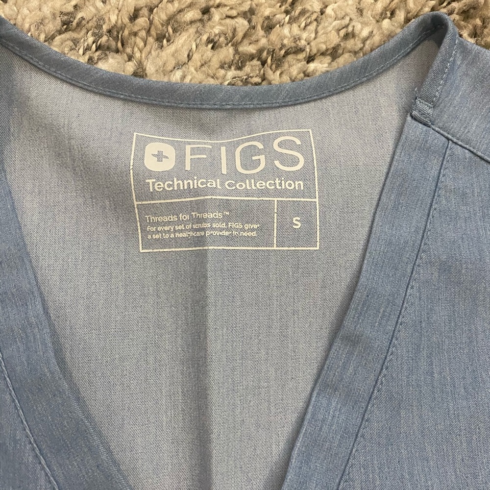 Figs Casma top